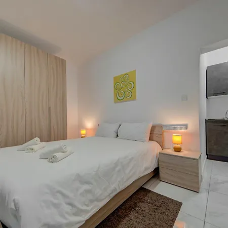 Fully Equipped In Msida With Wifi & Ac By 360 Estates Apartment