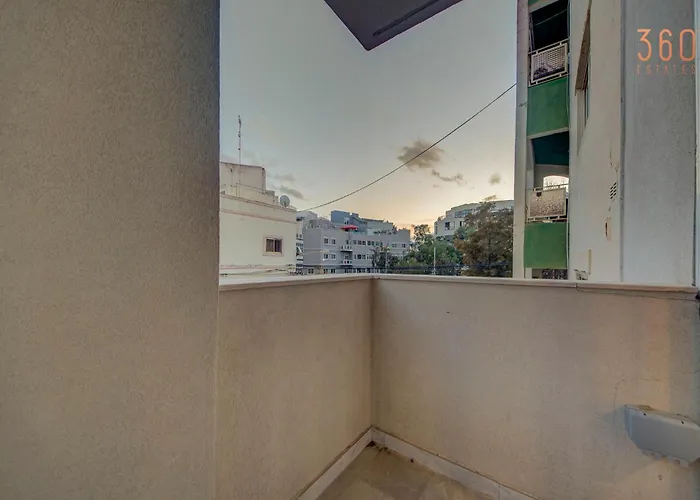 Fully Equipped In Msida With Wifi & Ac By 360 Estates Tal-Hriereb
